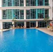 Kolam Renang 3 Cozy Living 1BR Apartment at Brooklyn Alam Sutera By Travelio