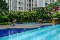 สระว่ายน้ำ Apartment 2BR at Green Bay with Direct Access to Baywalk Mall By Travelio