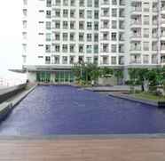 Kolam Renang 4 Homey 1BR with City View Green Bay Condominium Apartment By Travelio