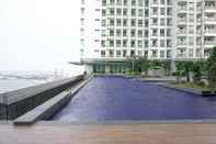 Swimming Pool Homey 1BR with City View Green Bay Condominium Apartment By Travelio