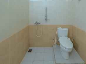 Toilet Kamar 4 OYO 3529 Residence Jessy Syariah