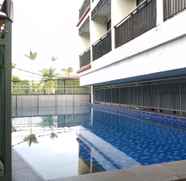 Kolam Renang 3 Mountain View Studio Apartment at Beverly Dago By Travelio