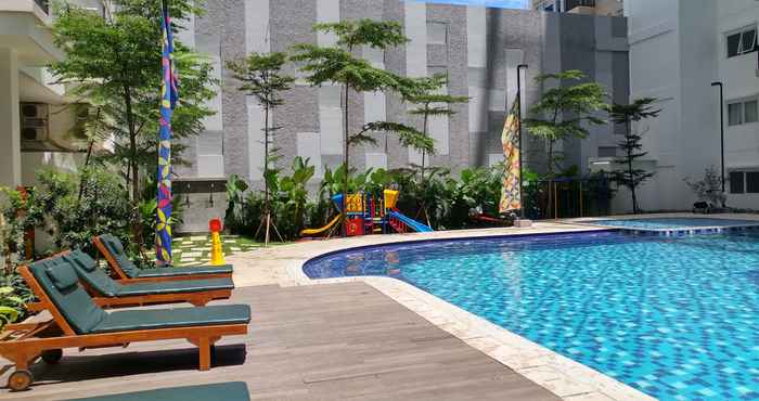 สระว่ายน้ำ Relax Studio at Signature Park Grande Apartment By Travelio