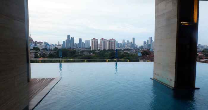 Swimming Pool Elegant Living 1BR at Kemang Mansion Apartment By Travelio