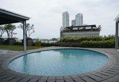 Hồ bơi 2 Elegant Living 1BR at Kemang Mansion Apartment By Travelio