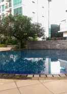 SWIMMING_POOL Comfortable and New Furnished Studio at Woodland Park Apartment By Travelio