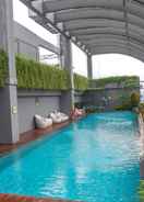 SWIMMING_POOL Comfy and Spacious 2BR L'Avenue Apartment By Travelio