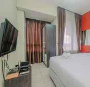 Kamar Tidur 5 Best Price and Cozy Studio Apartment at Nifarro Park By Travelio