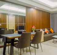 Lobi 2 Luxurious & Cozy 2BR Apartment at One East Residences By Travelio