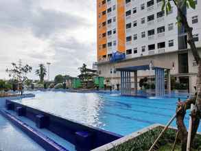 Swimming Pool 4 Fully Furnished 2BR Green Pramuka Apartment By Travelio