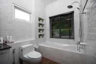 In-room Bathroom Tanrak Villa