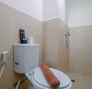 In-room Bathroom 3 Graceful Studio Apartment at Podomoro Golf View By Travelio