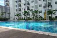 Kolam Renang Homey Studio Signature Park Grande Apartment By Travelio