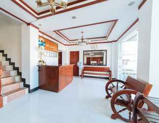 Lobby 2 RedDoorz Premium near Museo De Baler