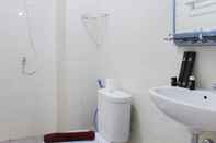 Toilet Kamar Cozy 2BR Apartment for 4 Pax at Ayodhya Residences By Travelio