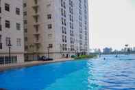 Kolam Renang Cozy 2BR Apartment for 4 Pax at Ayodhya Residences By Travelio