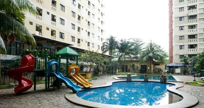 Kolam Renang Simply and Homey Studio Apartment at Kebagusan City By Travelio