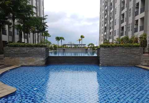 Kolam Renang Stylish and Homey Studio Saveria Apartment By Travelio