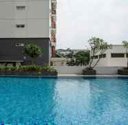 Kolam Renang 2 Contemporary 2BR Apartment at The Aspen By Travelio