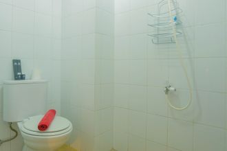 In-room Bathroom 4 New Studio Apartment at Gunung Putri Square By Travelio
