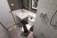 Toilet Kamar RICO Hotel Ratchadapisek 32