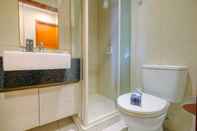 In-room Bathroom Brand New and Posh 2BR Kuningan Place Apartment By Travelio