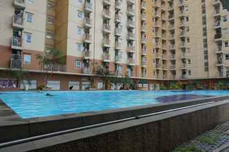 Swimming Pool 4 Comfy 3BR Apartment at Green Palm Residences By Travelio