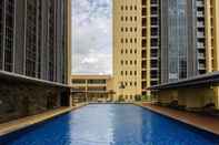 Kolam Renang Elegant 1BR Branz BSD Apartment By Travelio