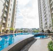 Swimming Pool 4 Trendy 1BR near UNPAR at Parahyangan Residence By Travelio