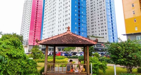 外観 2 Comfy 2BR at Green Pramuka City Apartment By Travelio