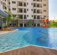 สระว่ายน้ำ 3 Comfy Living at 2BR Signature Park Grande Apartment By Travelio