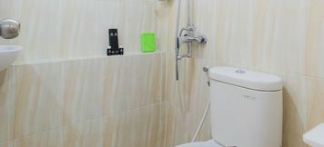 In-room Bathroom 5 Modern Style 2BR Bassura Apartment near Shopping Mall By Travelio