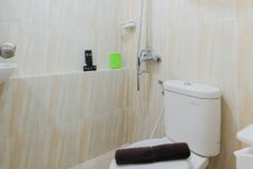 In-room Bathroom Modern Style 2BR Bassura Apartment near Shopping Mall By Travelio