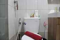 In-room Bathroom Studio Room Strategic Apartment at Tamansari La Grande By Travelio