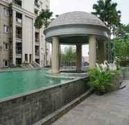 Kolam Renang 3 Modern 3BR Grand Palace Kemayoran Apartment By Travelio