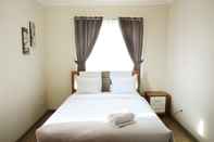 Bedroom Modern 3BR Grand Palace Kemayoran Apartment By Travelio