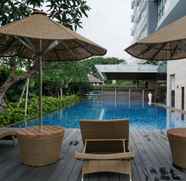 สระว่ายน้ำ 2 2BR Good Place Veranda Residence at Puri By Travelio