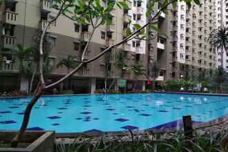 Kolam Renang 2BR Parquette Gateway Ahmad Yani Cicadas Apartment By Travelio