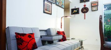 Lobby 3 3BR Luxurious and Elegant at Vittoria Apartment By Travelio