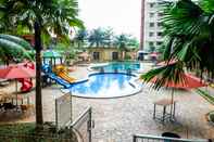 Kolam Renang Studio Room Wonderful at Kebagusan City Apartment By Travelio