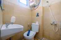 Toilet Kamar Studio Room Wonderful at Kebagusan City Apartment By Travelio