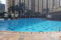 Kolam Renang 2BR Comfortable Apartment at Mediterania Palace Residence By Travelio