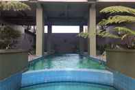 Swimming Pool 2BR Modern Apartment at Grand Asia Afrika Residence By Travelio