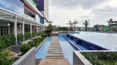 Swimming Pool 4 Homey 2BR Aparment at Green Pramuka near Mall By Travelio