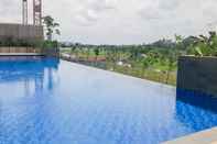 Kolam Renang Comfy 1BR Apartment at Marigold Nava Park By Travelio