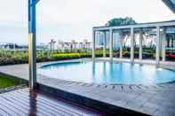 Swimming Pool Studio Spacious Apartment The Mansion At Kemang By Travelio