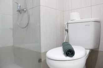 Toilet Kamar 4 Studio Bright Apartment at Tamansari La Grande By Travelio