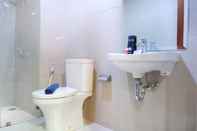 Toilet Kamar 2BR Springhill Terrace Residences By Travelio