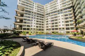 Swimming Pool 4 Convenient 2BR Apartment at Gateway Pasteur By Travelio