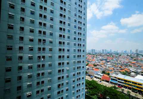 Lobby Studio Spacious Room at Green Pramuka Apartment By Travelio